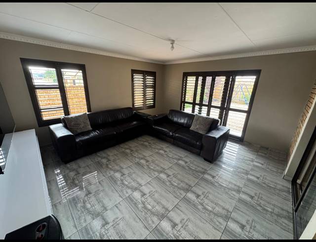 4 BEDROOM FREEHOLD FOR SALE IN SUNAIR PARK